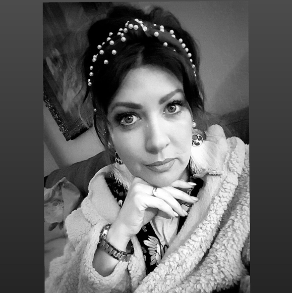 Meet your Posher, Adrienne - Picture 1 of 1